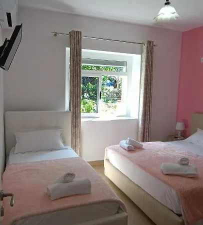 Eljos House Guest house Permet