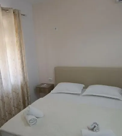 Eljos House *
