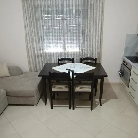 Eljos House *