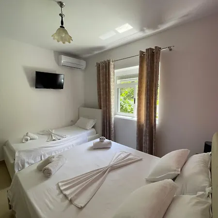 Eljos House Vendégház Përmet