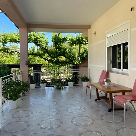 Eljos House ゲストハウス 4*