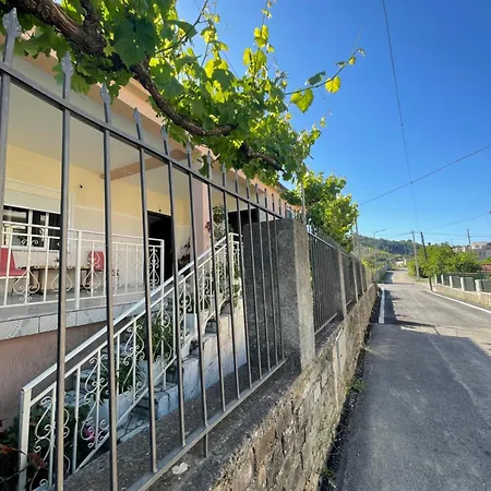 Eljos House ゲストハウス Përmet