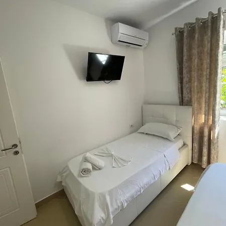 Eljos House