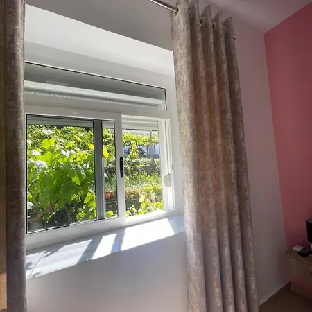 Eljos House ゲストハウス Përmet