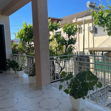 Eljos House
