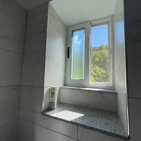 Eljos House ゲストハウス Përmet
