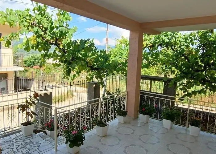 Eljos House Gæstehus 4*