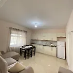 Eljos House בית הארחה 4*