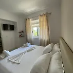 Eljos House בית הארחה