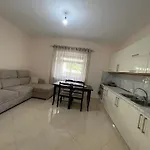 בית הארחה Eljos House 4*