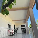 בית הארחה Eljos House Përmet